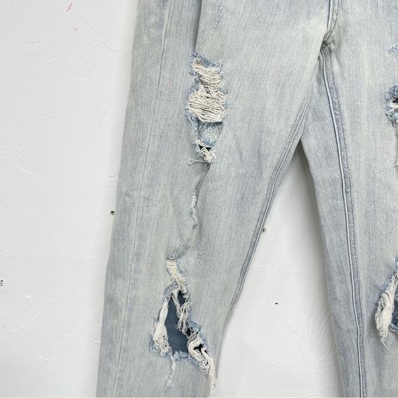 Wild Fable Light Wash Heavily Distressed Mom Jeans Womens 00 Blue Denim Zip - Picture 3 of 8